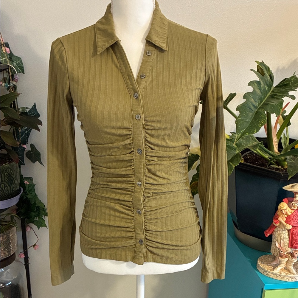 Jessica Simpson Olive Button-Up Ruched Top